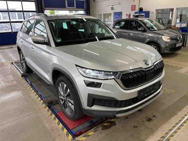 Silber Gebraucht 2022 Skoda Kodiaq Tour SUV | 22.390 € (Fairer Preis) - Bild 1/4