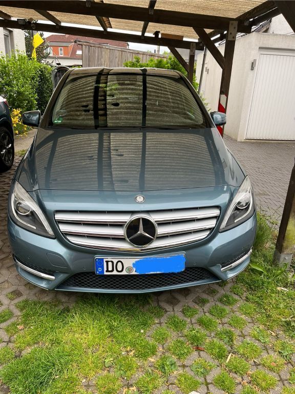 Blau Gebraucht 2012 Mercedes B200 Van / Kleinbus | 11.999 € (Fairer Preis) - Bild 1/4