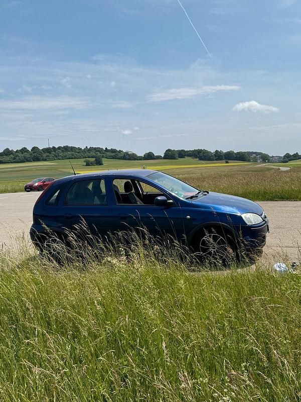 Blau Gebraucht 2004 Opel Corsa Kleinwagen | 700 € (Guter Preis) - Bild 1/4