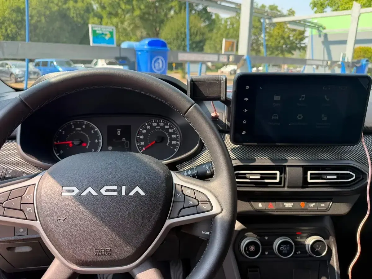 Gebraucht Dacia Sandero Journey 91 PS (66 kW) 2024 Weiß Kleinwagen