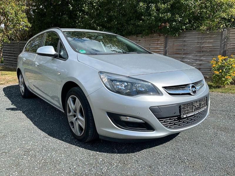 Silber Gebraucht 2015 Opel Astra Edition Kombi | 3.450 € (Superpreis) - Bild 1/4