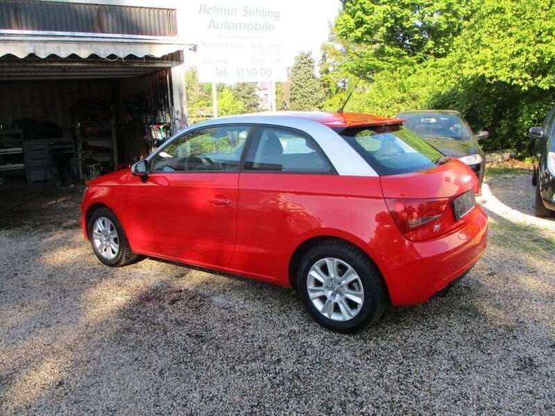 Gebraucht Audi A1 Attraction 86 PS (63 kW) 2011 Rot Kleinwagen