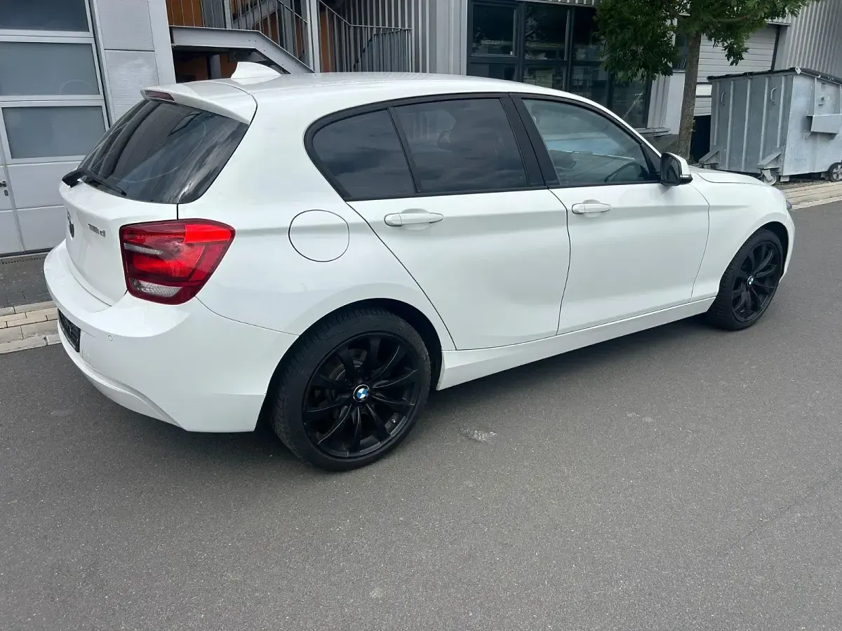 Gebraucht BMW 118 Advantage 143 PS (105 kW) 2015 Weiß Kleinwagen