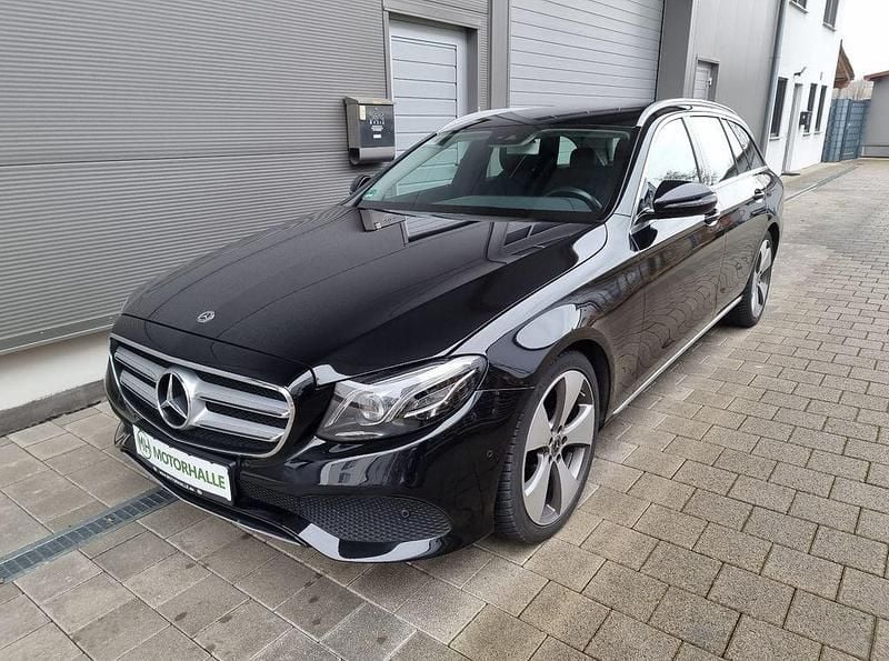 Gebraucht Mercedes E220 Avantgarde 194 PS (142 kW) 2017 Schwarz Limousine