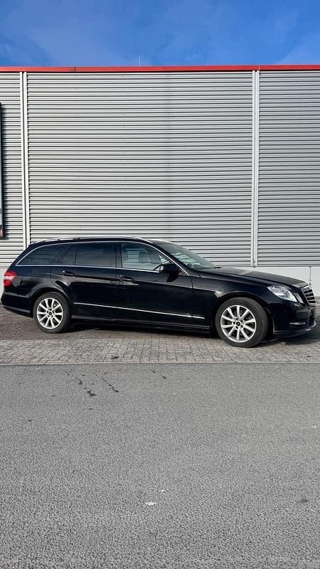 Gebraucht Mercedes E220 Avantgarde 170 PS (125 kW) 2013 Schwarz Kombi