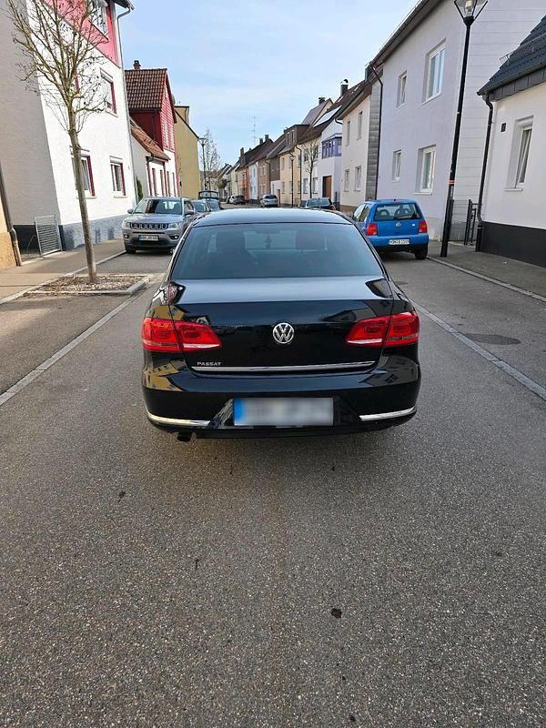 Second-hand VW Passat 122 CP (89 kW) 2013 Negru Berlinǎ