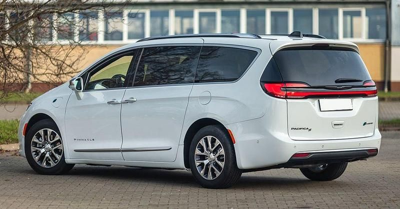 Second-hand Chrysler Pacifica 260 CP (191 kW) 2024 Alb Monovolum