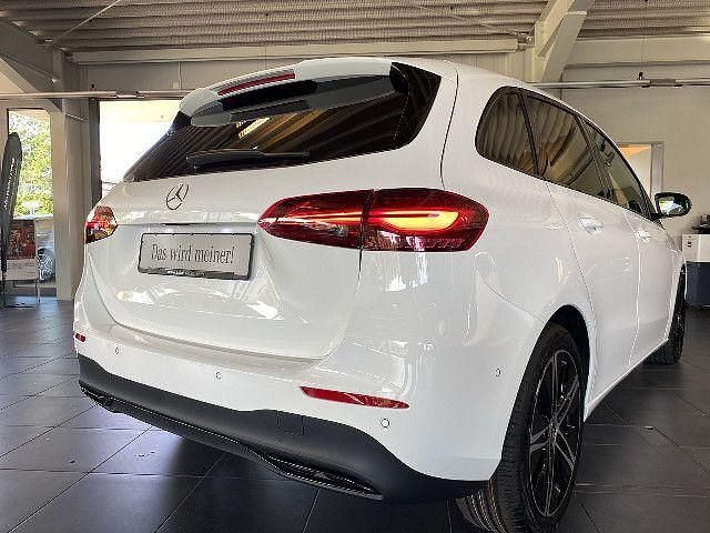 Gebraucht Mercedes B200 163 PS (119 kW) 2024 Weiß Kleinwagen