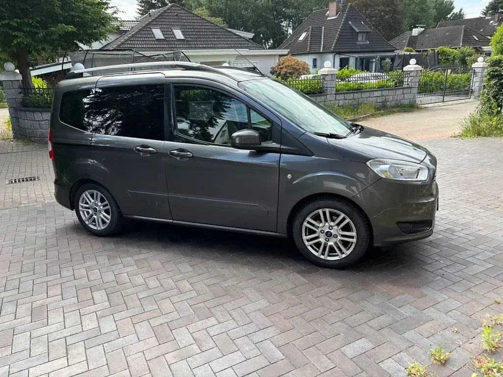 Gebraucht Ford Tourneo Courier Titanium 101 PS (74 kW) 2015 Grau Van / Kleinbus