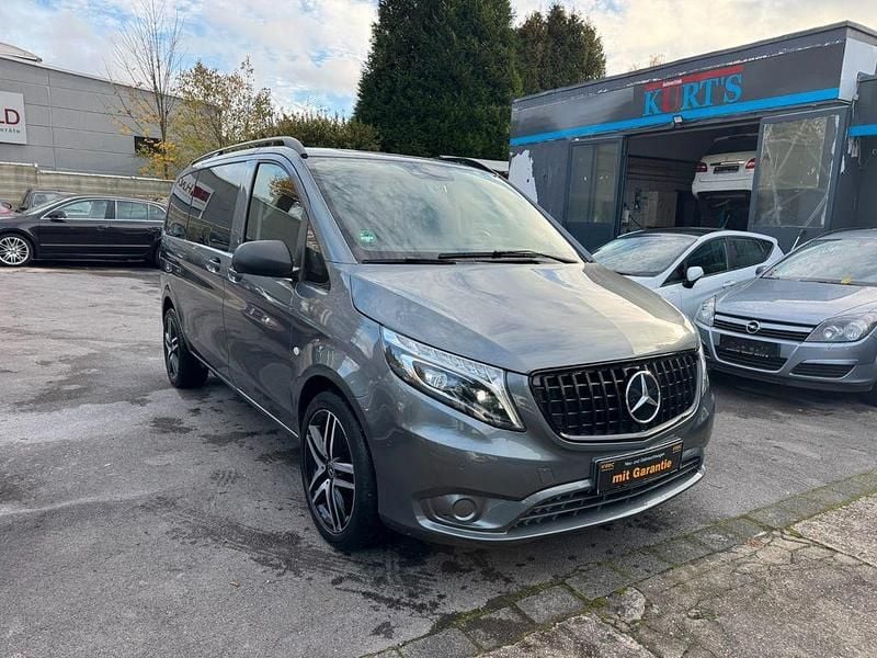 Lackfarbe selenitgrau metallic Gebraucht 2021 Mercedes Vito Kombi | 35.999 € (Superpreis) - Bild 1/4
