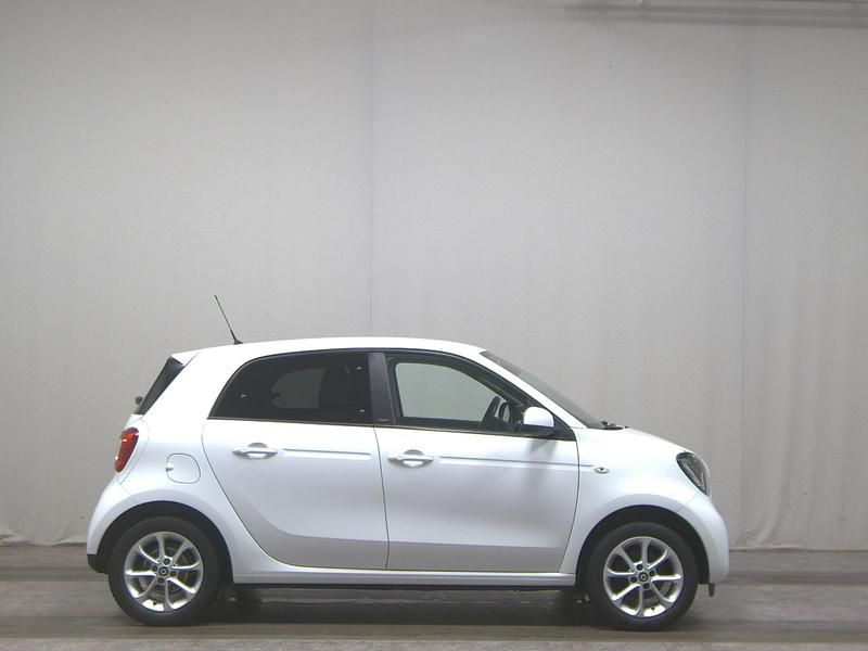 Weiss Gebraucht 2018 Smart ForFour Passion Limousine | 8.780 € (Guter Preis) - Bild 1/4