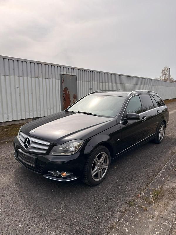 Gebraucht Mercedes C220 170 PS (125 kW) 2011 Schwarz Kombi