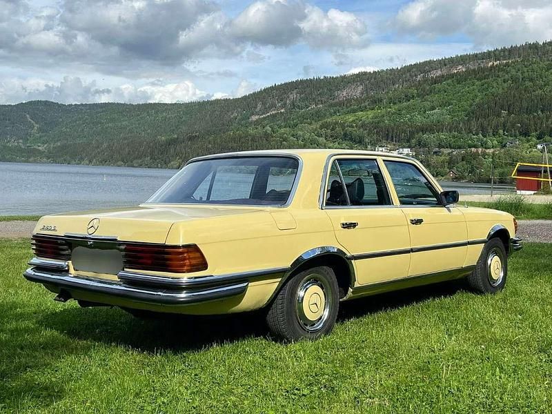 Gebraucht Mercedes S280 156 PS (114 kW) 1977 Gelb Limousine