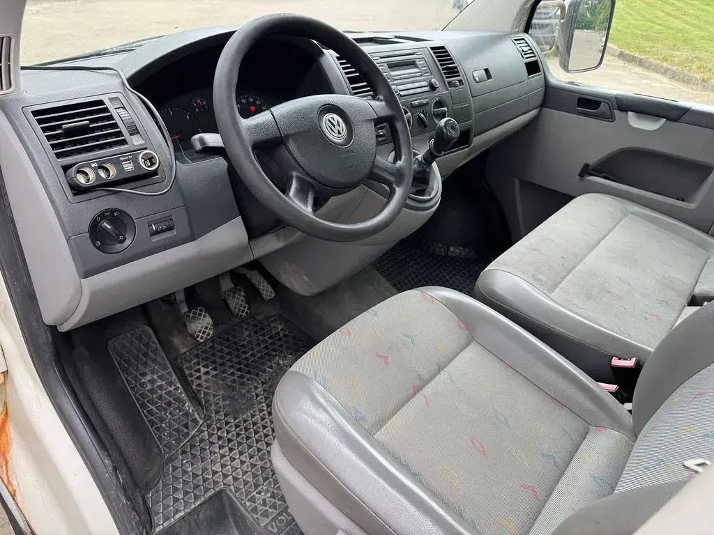 Gebraucht VW T5 102 PS (75 kW) 2008 Grau Van