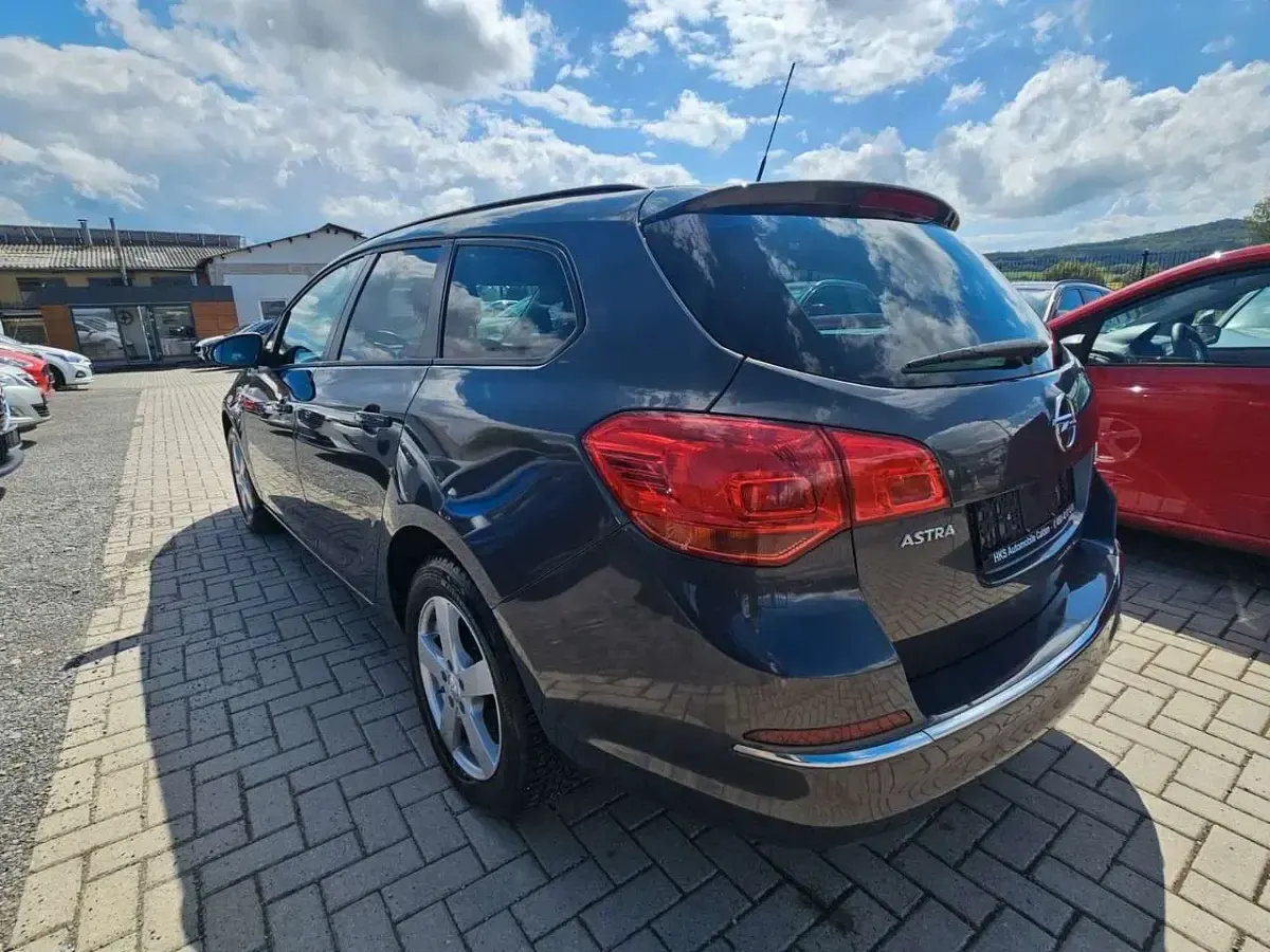 Gebraucht Opel Astra Edition 140 PS (102 kW) 2016 Grau Kombi