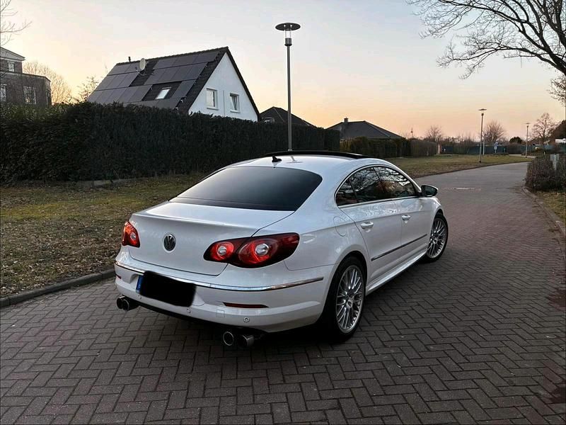 Gebraucht VW Passat R 300 PS (220 kW) 2011 Weiß Limousine