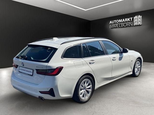 Gebraucht BMW 330e Advantage 292 PS (214 kW) 2022 Weiß Kombi