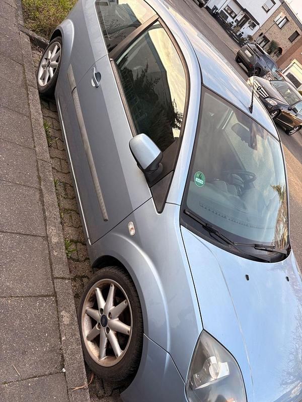 Gebraucht Ford Fiesta Ambiente 69 PS (50 kW) 2006 Blau Kleinwagen