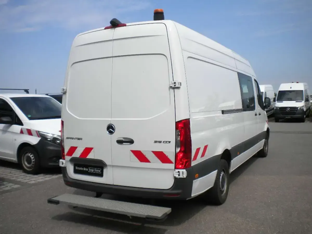 Gebraucht Mercedes Sprinter 150 PS (110 kW) 2023 Arktikweiß Van