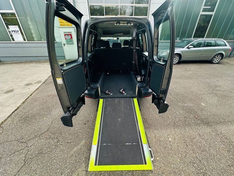 Grau Gebraucht 2016 VW Caddy Van / Kleinbus | 26.200 € - Bild 1/4