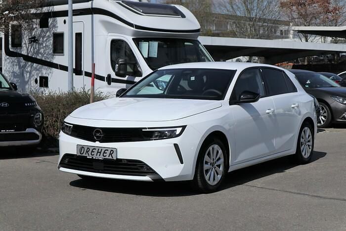Jade weiß Gebraucht 2024 Opel Astra Enjoy Limousine | 18.980 € (Superpreis) - Bild 1/4