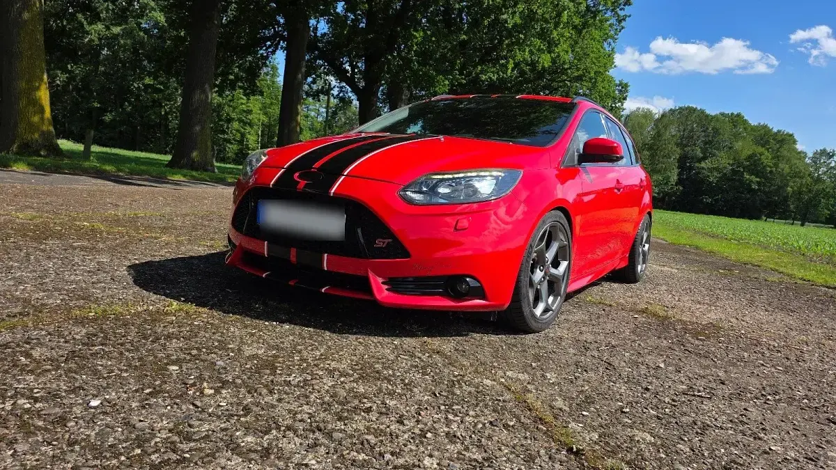 Gebraucht Ford Focus ST 250 PS (183 kW) 2013 Rot Kombi