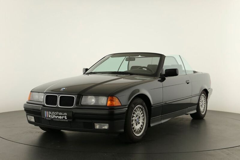 Diamantschwarz metallic Gebraucht 1993 BMW 325 Cabriolet Performance Cabrio | 19.585 € - Bild 1/4