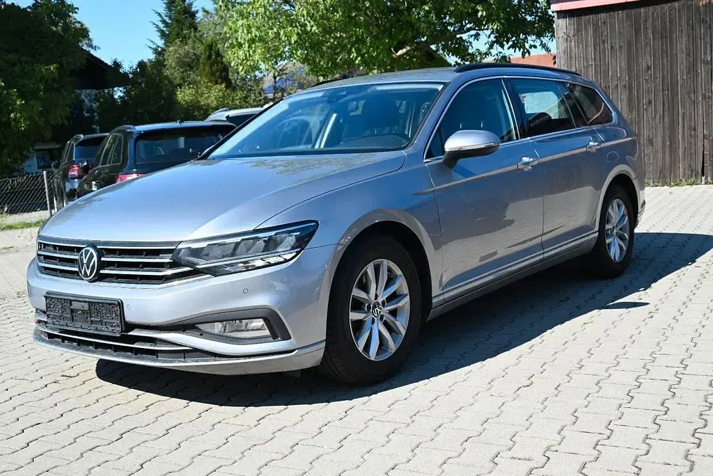 Gebraucht VW Passat Business 150 PS (110 kW) 2022 Silber Kombi