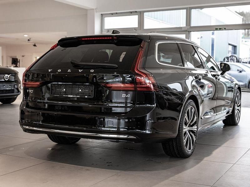 Gebraucht Volvo V90 Plus 197 PS (144 kW) 2024 Onyx schwarz Kombi