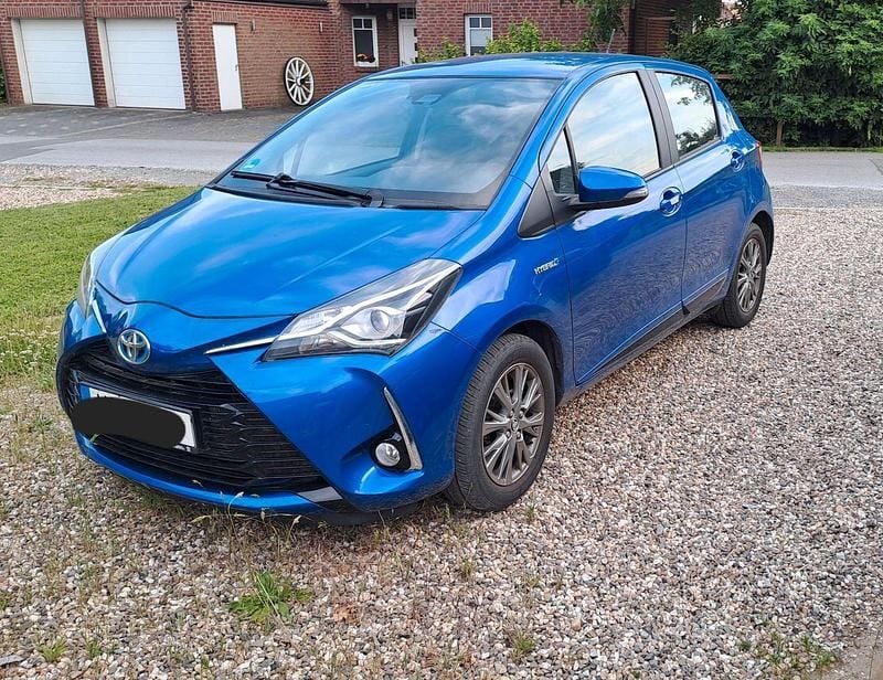 Blau Gebraucht 2017 Toyota Yaris Comfort Kleinwagen | 12.300 € (Fairer Preis) - Bild 1/4