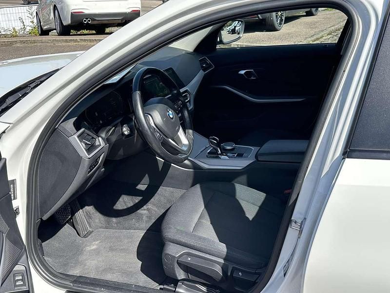 Gebraucht BMW 318 Advantage 150 PS (110 kW) 2022 Alpinweiss iii Kombi