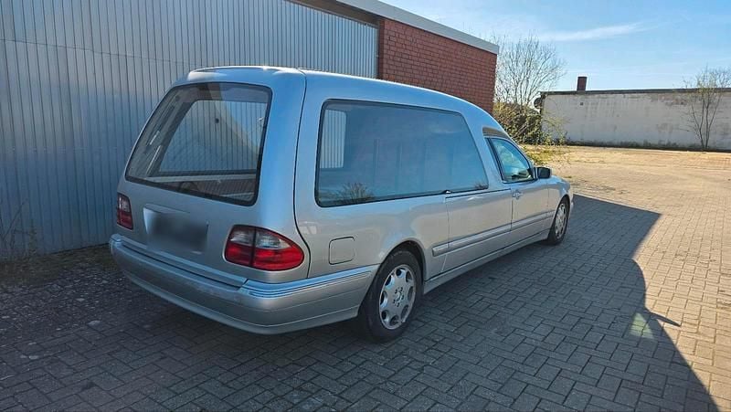 Gebraucht Mercedes E270 170 PS (125 kW) 2001 Silber Limousine