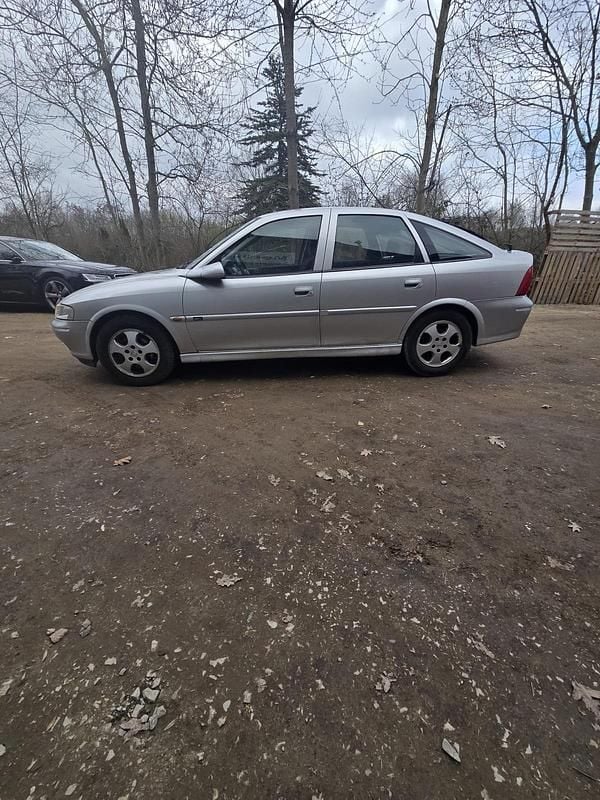 Usata Opel Vectra 1999 Argento Berlina