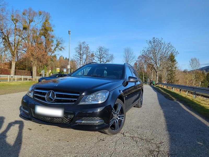 Gebraucht Mercedes C180 Avantgarde 156 PS (114 kW) 2014 Schwarz Kombi