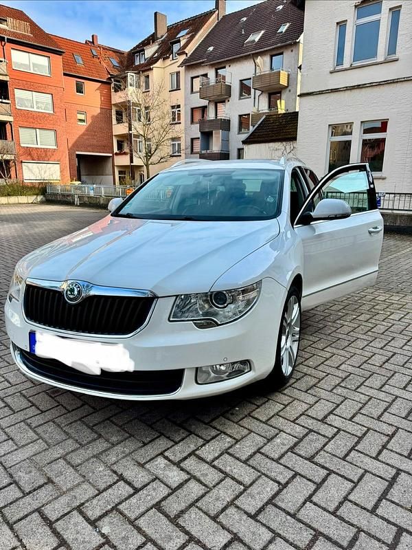 Gebraucht Skoda Superb 170 PS (125 kW) 2010 Weiß Kombi