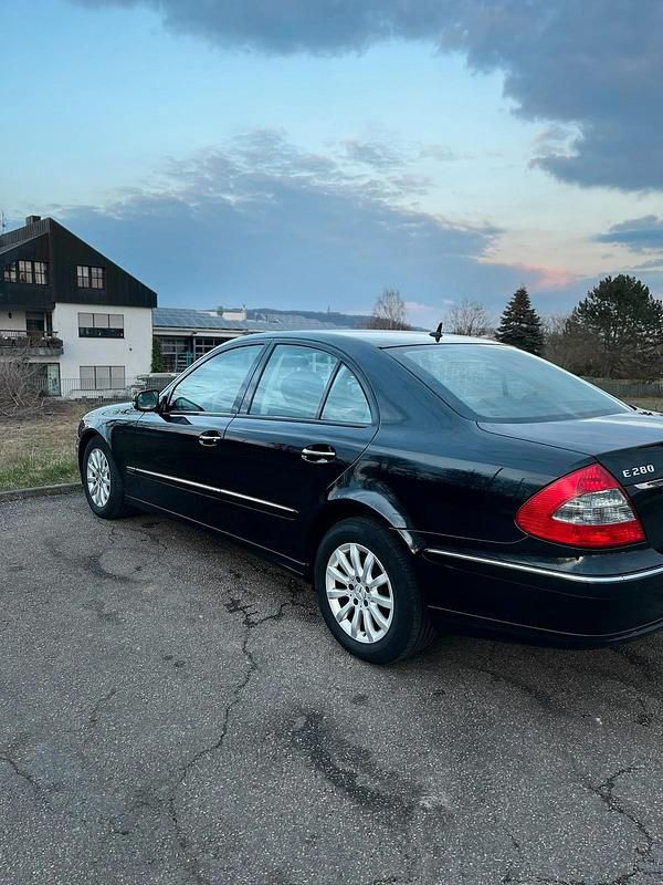 Gebraucht Mercedes E280 231 PS (169 kW) 2006 Schwarz Limousine