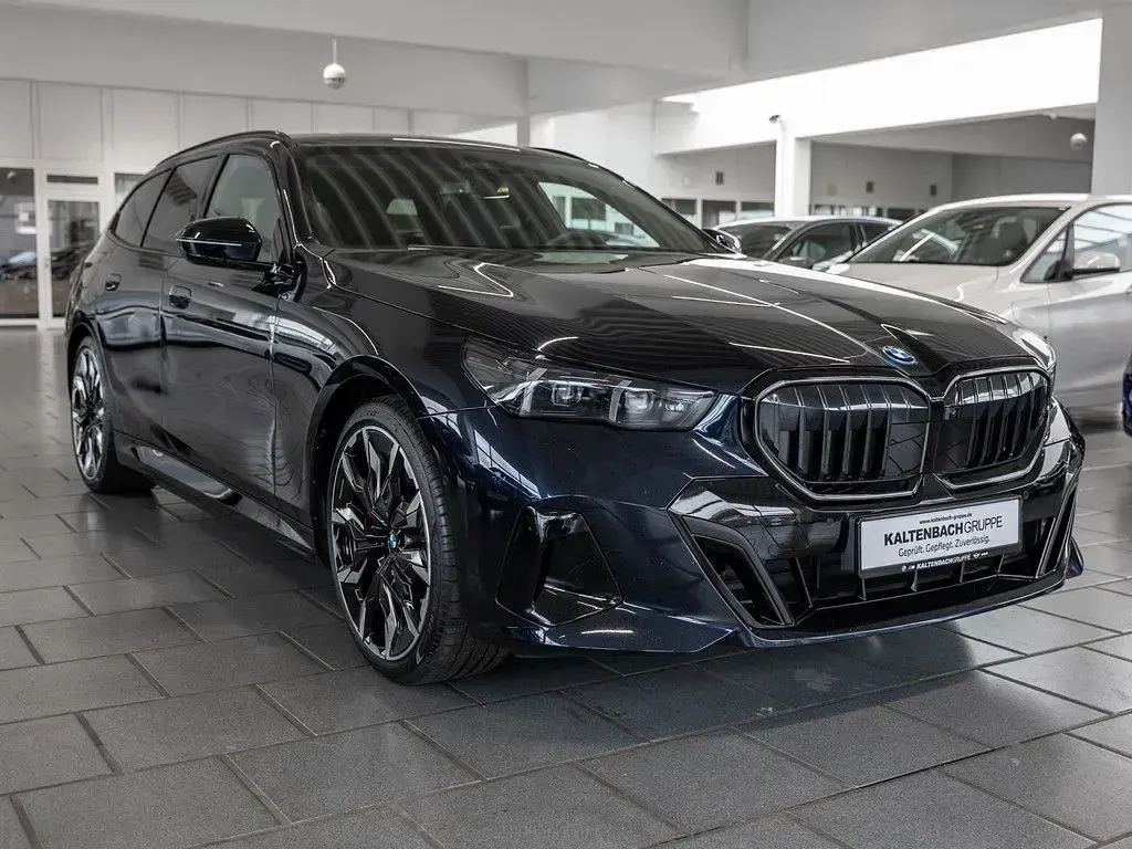 Gebraucht BMW 550e M Sport 489 PS (359 kW) 2026 Schwarz Kombi