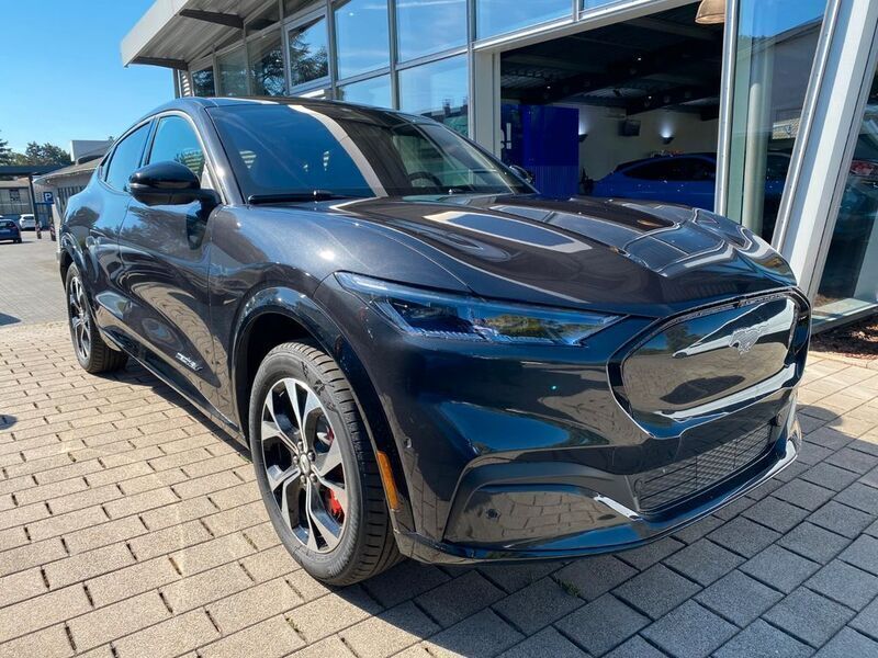 Grau metallic Gebraucht 2022 Ford Mustang Mach-E SUV | 49.900 € - Bild 1/4