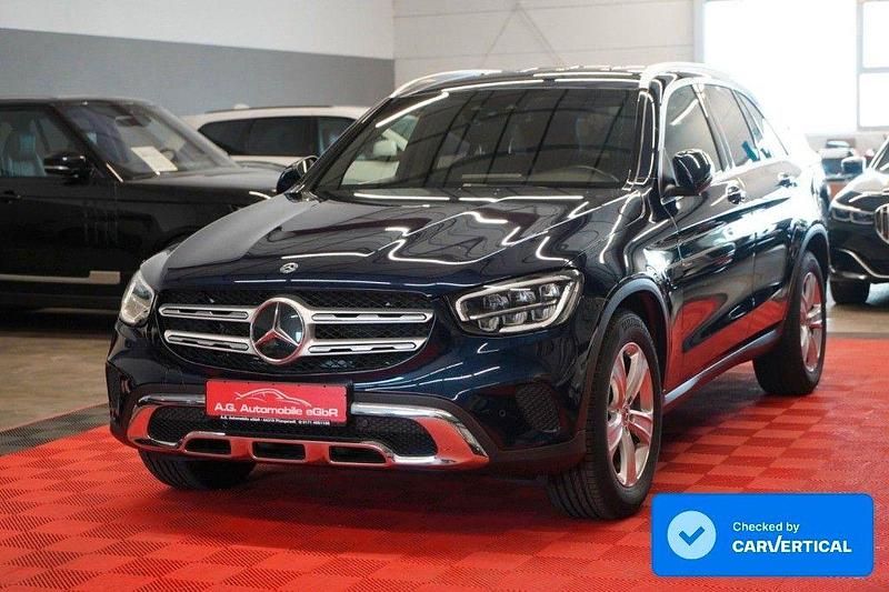 Cavansitblau Gebraucht 2020 Mercedes GLC300e SUV | 30.950 € - Bild 1/4