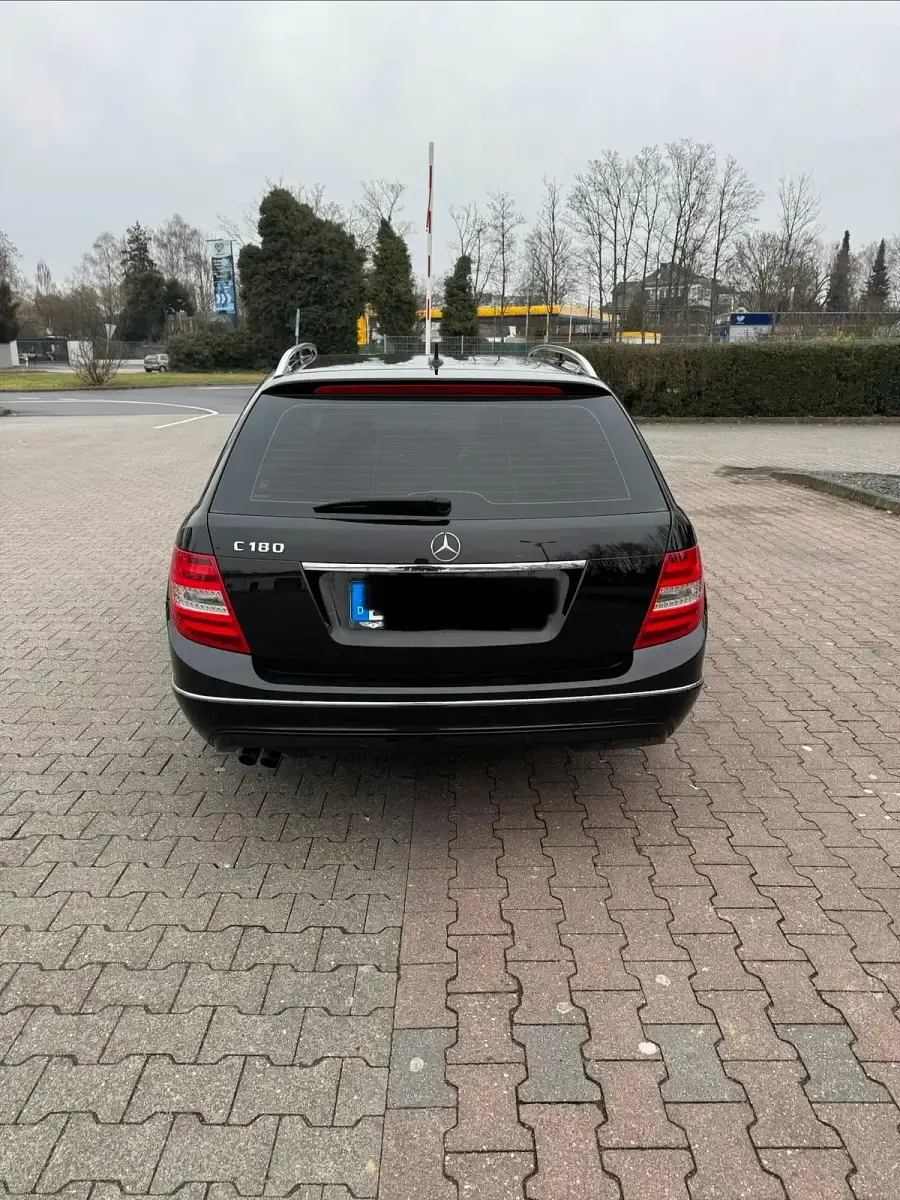 Gebraucht Mercedes C180 156 PS (114 kW) 2014 Schwarz Kombi