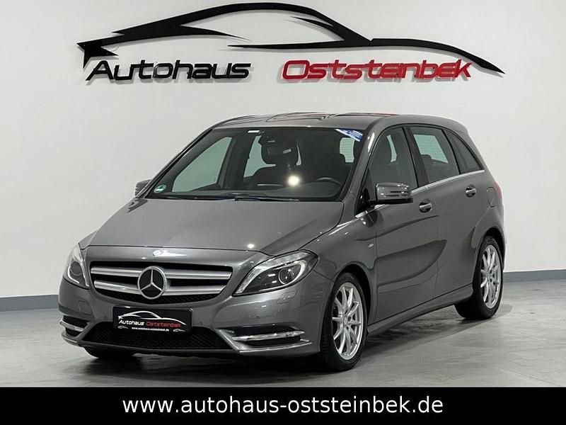 Grau Gebraucht 2013 Mercedes B180 Sport Van / Kleinbus | 12.990 € (Etwas zu teuer) - Bild 1/4