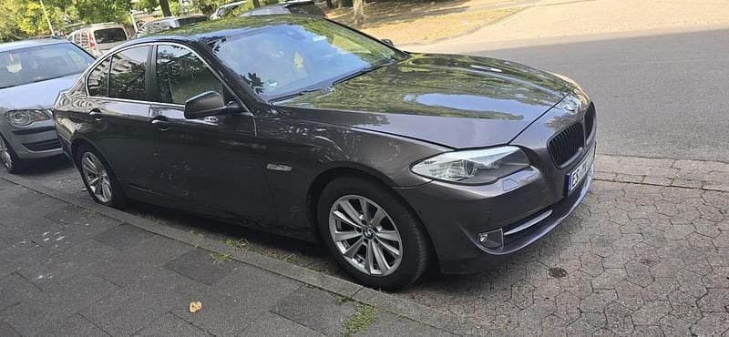 Braun Gebraucht 2013 BMW 520 Limousine | 12.000 € (Guter Preis) - Bild 1/4
