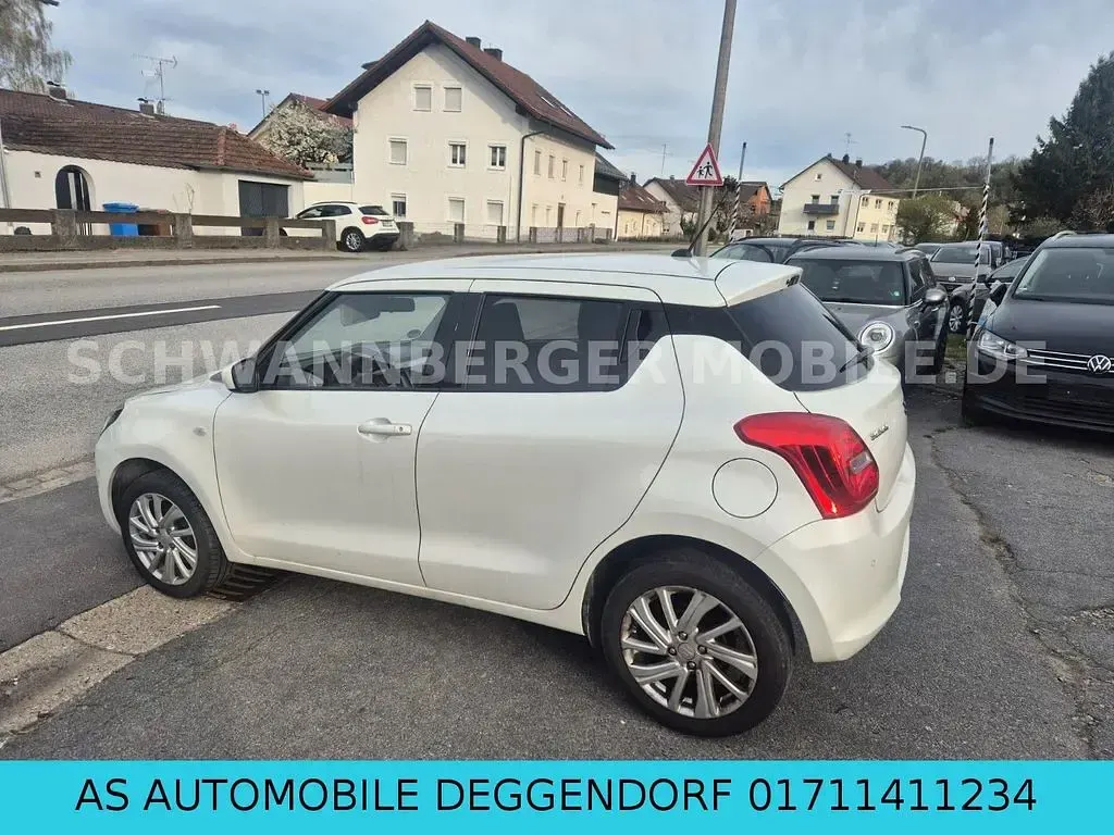 Gebraucht Suzuki Swift Comfort 83 PS (61 kW) 2022 Weiß Kleinwagen