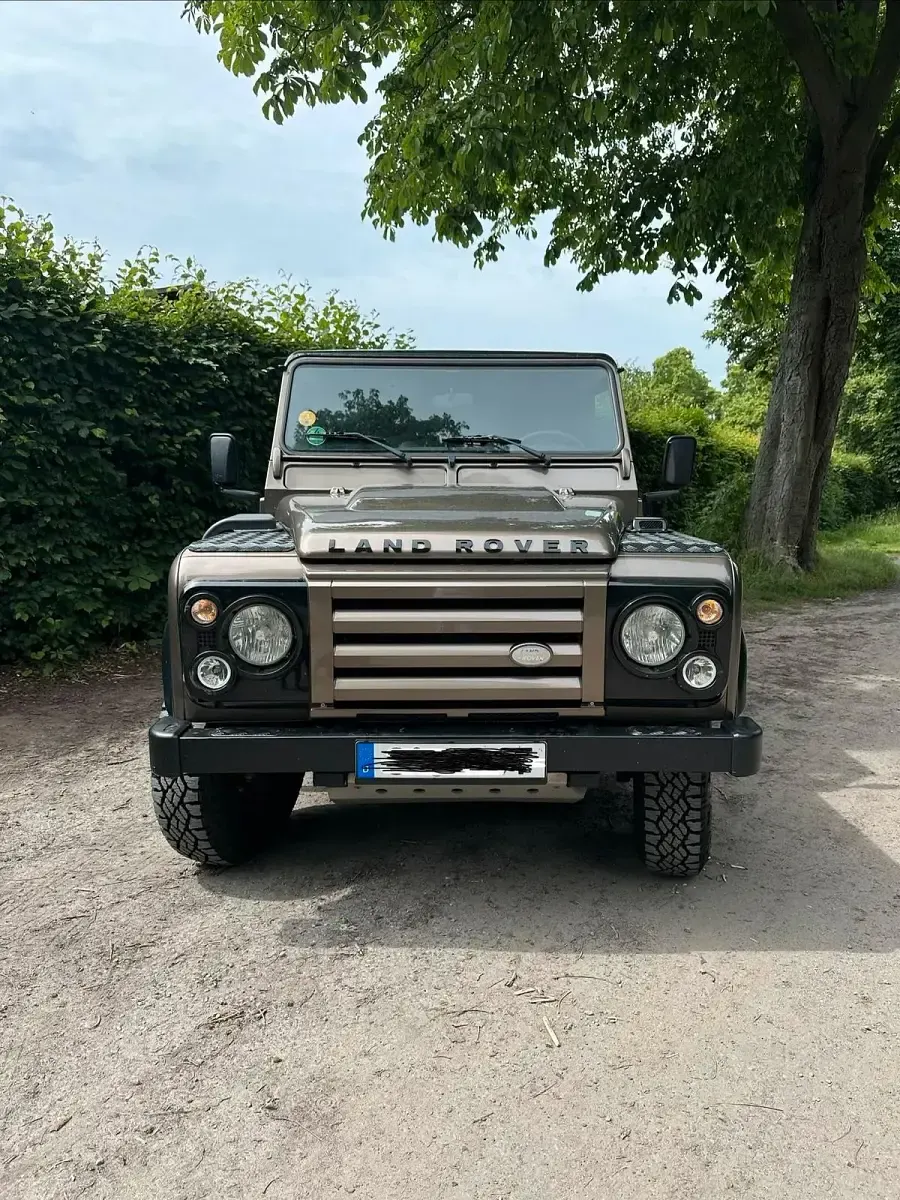 Gebraucht Land Rover Defender 122 PS (89 kW) 2011 Braun SUV