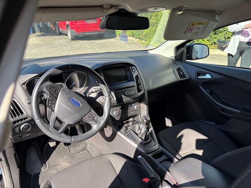 Gebraucht Ford Focus 120 PS (88 kW) 2016 Schwarz Kombi