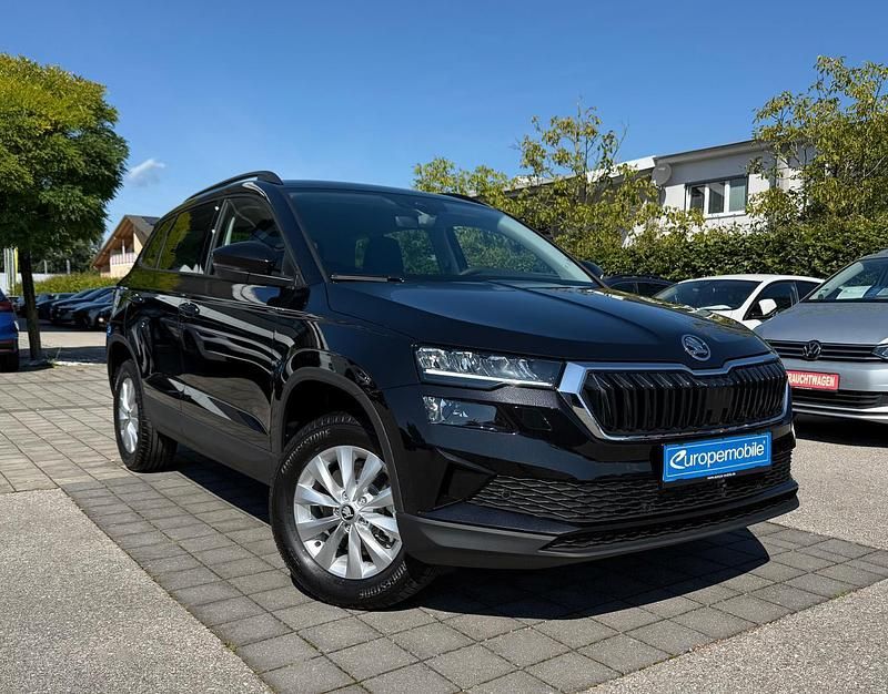 Neu Skoda Karoq Selection 150 PS (110 kW) 2025 Blackmagic perleffekt/schwarz SUV