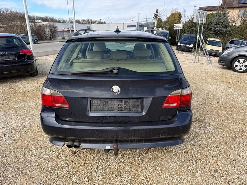 Gebraucht BMW 525 Sport Line 177 PS (130 kW) 2004 Blau Kombi