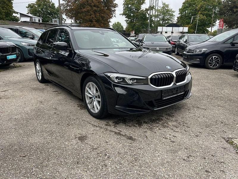 Schwarz Gebraucht 2023 BMW 330e Sport Line Limousine | 28.900 € (Guter Preis) - Bild 1/4