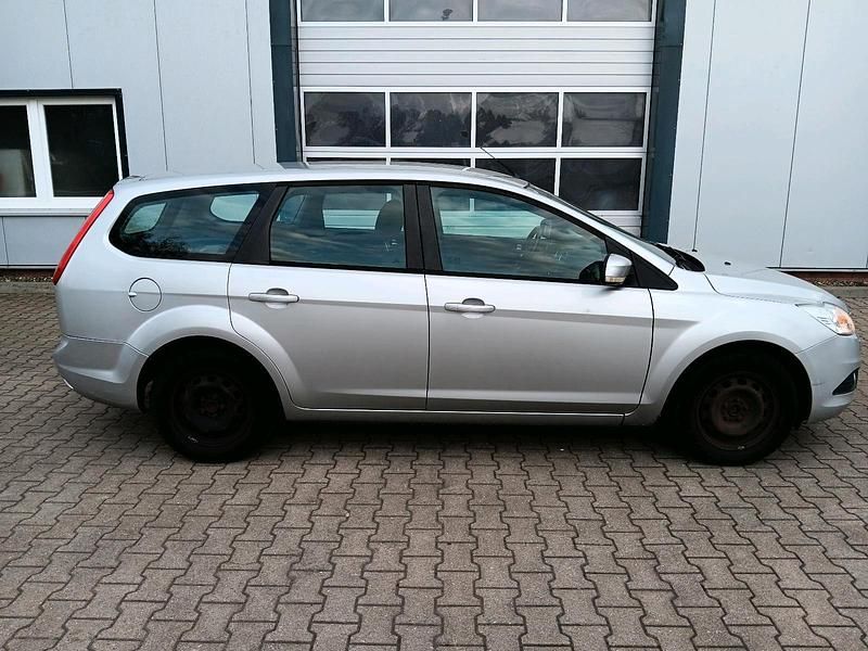 Gebraucht Ford Focus Viva 109 PS (80 kW) 2010 Silber Kombi