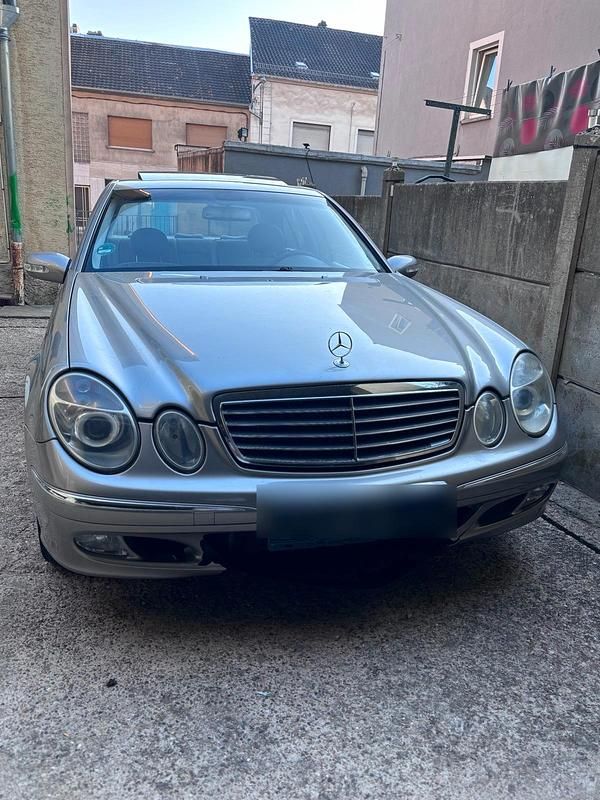Andere farben Gebraucht 2003 Mercedes E220 Limousine | 2.500 € (Guter Preis) - Bild 1/4